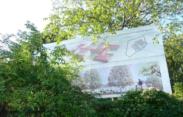 Cantieri ancora fermi per l'hotel Dora, regna il degrado 