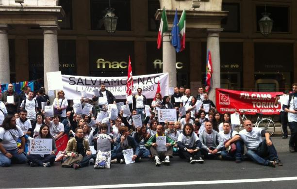 Grugliasco, i dipendenti Fnac in corteo 