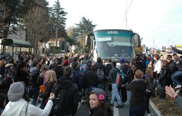 Rivoli, Cade un altro controsoffitto, questa volta al Romero