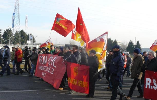 Rivoli, lavoratori Magnetto in corteo