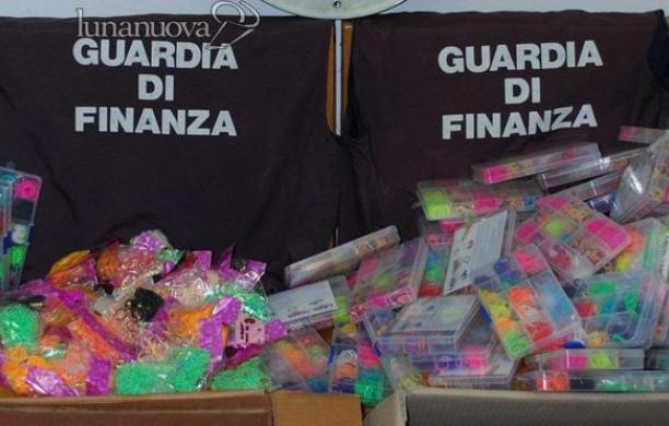 Susa, braccialetti fuorilegge sul mercato
