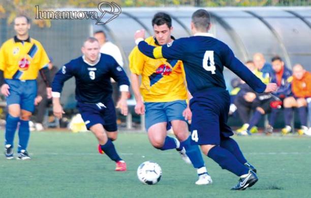 Calcio a Collegno, il cielo cambia colore