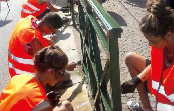 Ragazzi all'opera per valorizzare e ripulire la città