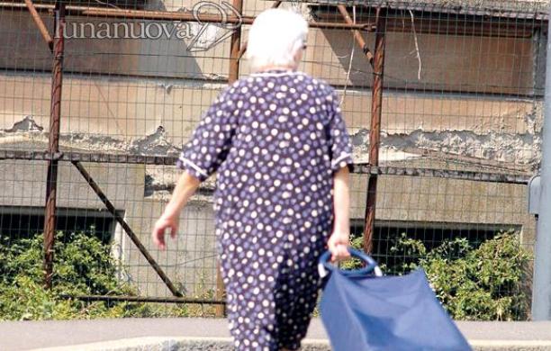 Anziana nel mirino. Ma non abbocca e li fa acciuffare