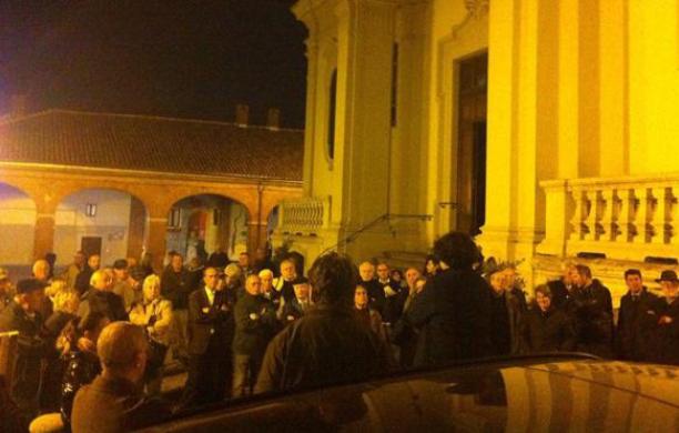 Domiciliari nella casa da rimuovere: la città scende in piazza per la legalità