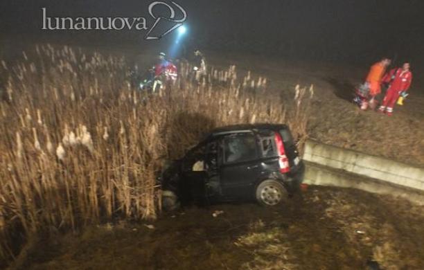 Perde la vita schiacchiata dall'auto