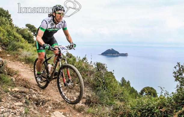 In mountain bike a 6mila metri sull'Himalaya