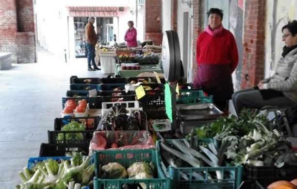Piossasco, in piazza Diaz torna il mercatino dei prodotti locali