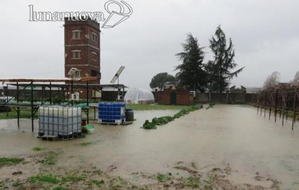 Volvera, tutto il paese lotta contro il fango
