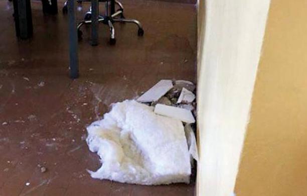 Rivoli, cede un altro controsoffitto al Darwin