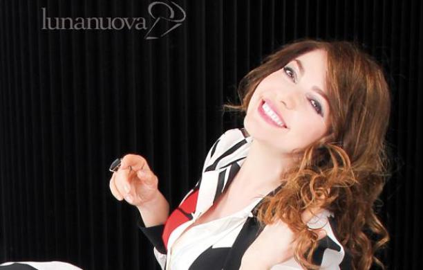 Sotto l'albero di Natale le sigle dei cartoni con Cristina D'Avena