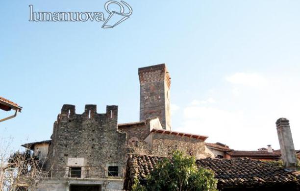 Almese, dalla torre di S.Mauro cadono calcinacci: struttura chiusa