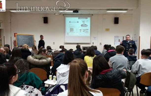 Avigliana, la Polfer dialoga con gli studenti