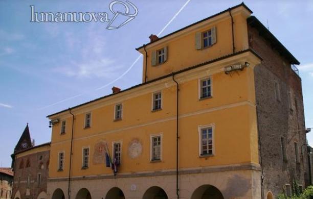 REDAZIONE IN PIAZZA Avigliana sonnecchia aspettando i candidati