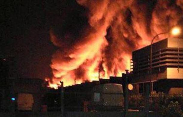 Pianezza, brucia deposito di rifiuti: fine settimana con le finestre chiuse