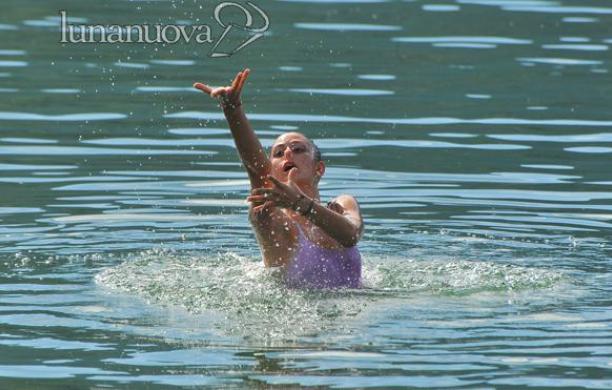 Sincronette e pallanuotisti, tutti stregati dal lago