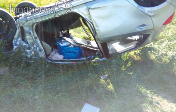 Villarfocchiardo: sorpassi azzardati, auto si ribalta