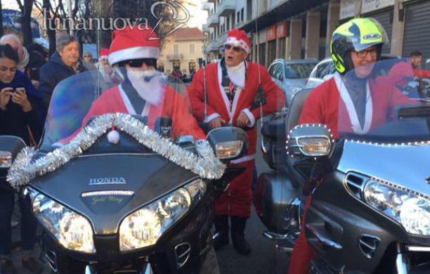 Rivoli, folla nel week-end lungo, tra Babbo Natale e Fiera di Santa Caterina 