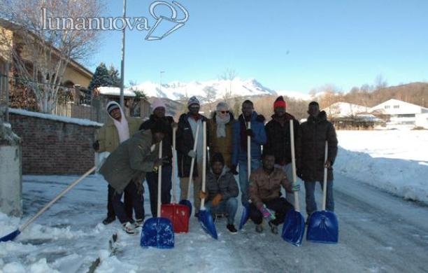 Giaveno, per i migranti neve e poi trasferimenti