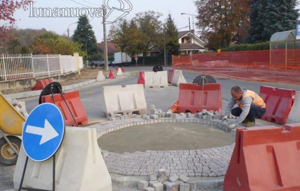 Reano, terminati i lavori per la nuova rotonda