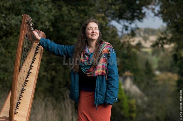 Hoëla Barbedette, virtuosa dell’arpa, apre la rassegna sabato sera Foto Eric Legret 