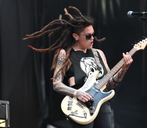 Al Flowers Festival il sabato inizia con Circus Punk