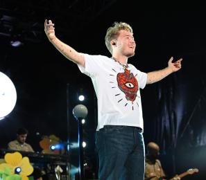 Alfa al Flowers, sul palco a sorpresa anche Eugenio in Via Di Gioia