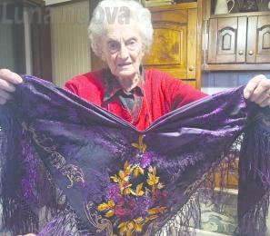 Storie di scialli: Augusta Marzo &egrave; l'archivio vivente delle savoiarde