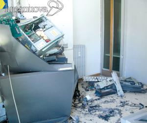 Boato nella notte: salta il bancomat dell'ufficio postale