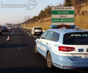 Grugliasco, travolto da un'auto pirata mentre cambia una gomma in tangenziale