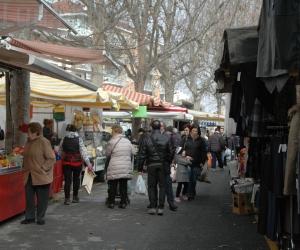 Grugliasco, anziano d&agrave; in escandescenze e aggredisce i vigili tra i banchi del mercato