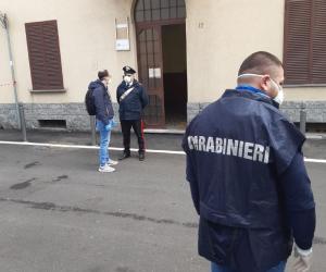 Beinasco, ex vigile urbano uccide moglie e figlio, poi si spara