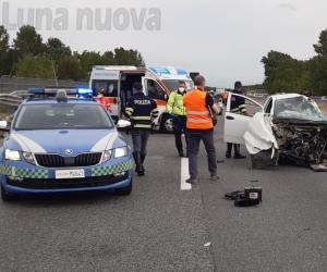 Rivoli, perde il controllo dell'auto e si schianta in tangenziale 