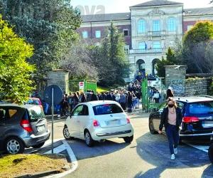 Rivoli, ragazza investita all'uscita della scuola