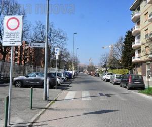 Grugliasco, stop alla sosta selvaggia davanti alla Ciari