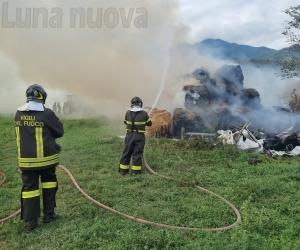 Oltre 200 rotoballe di fieno in fumo a Villar Focchiardo
