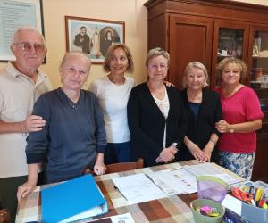 Rivoli, adotta una famiglia, un anziano, uno studente