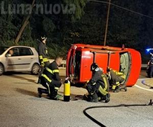 Rivalta, urta un'altra auto e poi si allontana