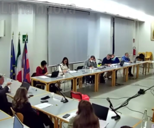 Alpignano, aggressione fuori dal consiglio comunale