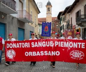 Orbassano, sfilano in centro i 71 anni della Fidas