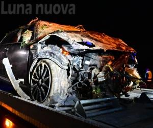 Orbassano, schianto fatale contro il muro di un'azienda