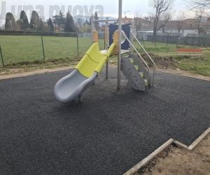 Giaveno, rifatte le aree giochi delle scuole 