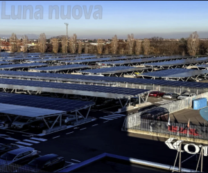 Rivalta, quattro campi da calcio di pannelli nel parcheggio