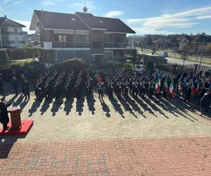 Pianezza, un albero per dire grazie alle forze dell'ordine