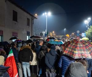 Bruino solidale dopo le intimidazioni alla libreria