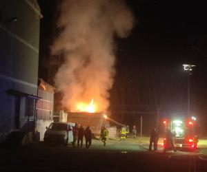 S.Ambrogio: bancali di legno a fuoco, circolazione ferroviaria parzialmente interrotta