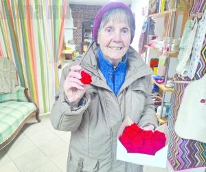 Salbertrand: le 200 rose rosse del Gomitolo con i carcerati di Rovigo