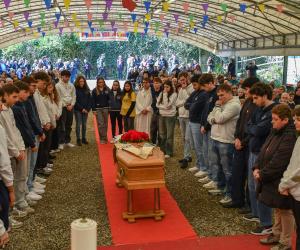 Piossasco, folla commossa per l'addio a padre Gianfranco