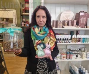 Susa: l'uovo di Pasqua decorato di Pietrini al rifugio micioso I Ciaparat