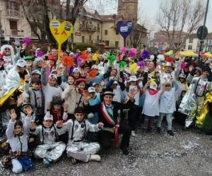 Giaveno, maschere, coriandoli ed inclusione: il gruppo del Carcarin omaggia Bes
